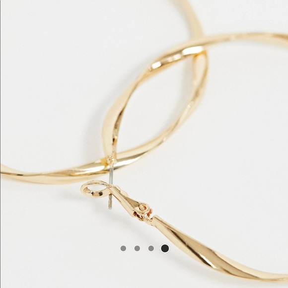 🆕🆕RIVER ISLAND GOLD TWIST HOOPS - Picture 4 of 6